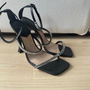 Schutz Nellina Nubuck Sandal Black